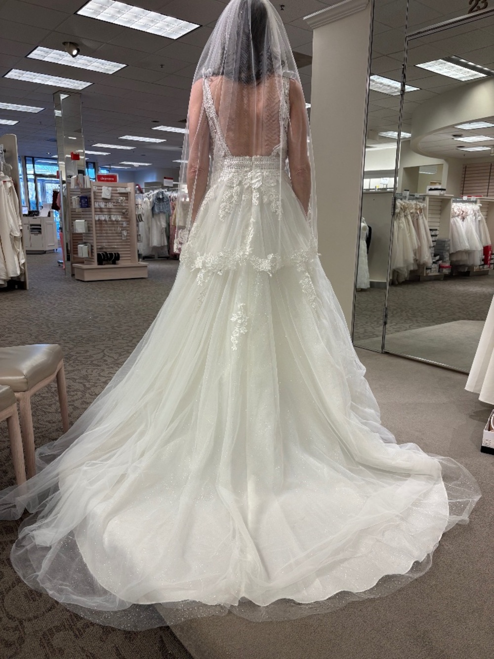 Oleg Cassini ivory wedding dress size 8 - Picture 7 of 7